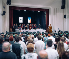 Promoce bakalářských a magisterských absolventek a absolventů Ostravské univerzity v červnu 2024Autor: Marek Stratil