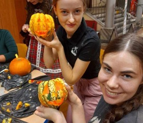 Dne 31. října 20024 pořádala studentská organizace ESN Ostravská pro zahraniční studenty vyřezávání dýní k blížícímu se svátku Halloween.